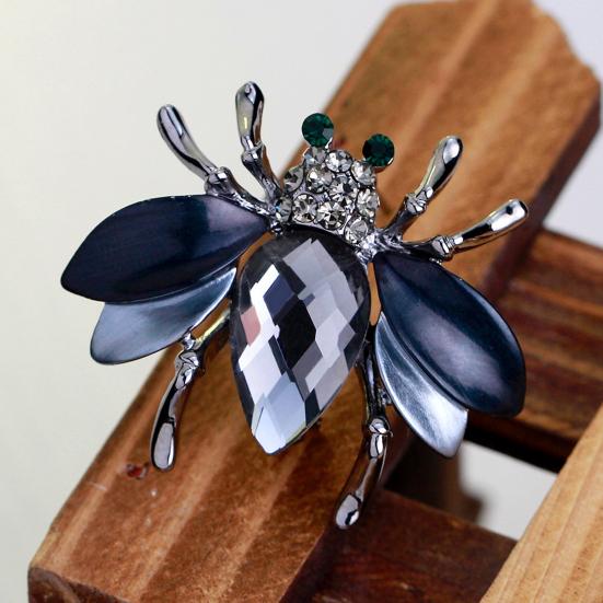Lady Brooch Bee Shape Rhinestone Decor Anti-slip Shoulder Bag Suit Coat Collar Hat Scarf Clothes Pin Party Prom Bride