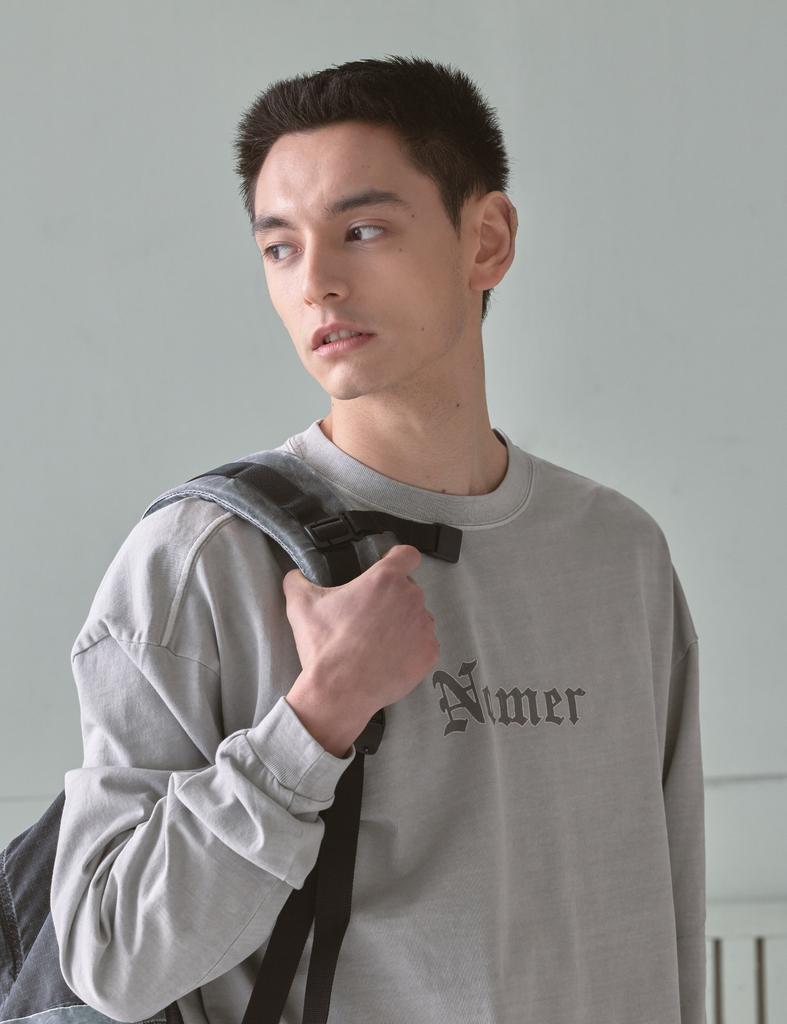 NAMERCLOTHING Old English L/S T-Shirt Light Gray