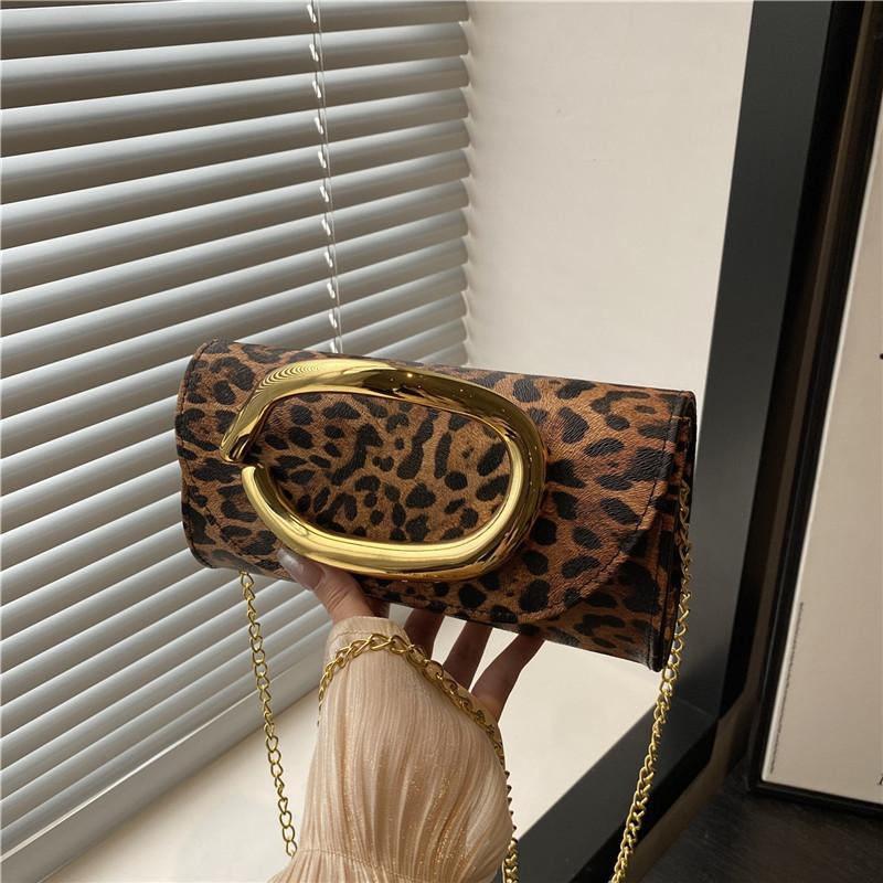 

Новый изысканный клатч, модная сумка на цепочке, банкетная сумка, сумка для вечеринки. цветной печати леопарда