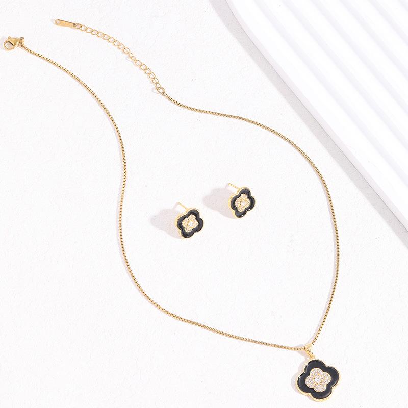 Four-Leaf Clover Necklace Women'S Light Luxury Design Versatile Zircon Flower Pendant Exquisite Set