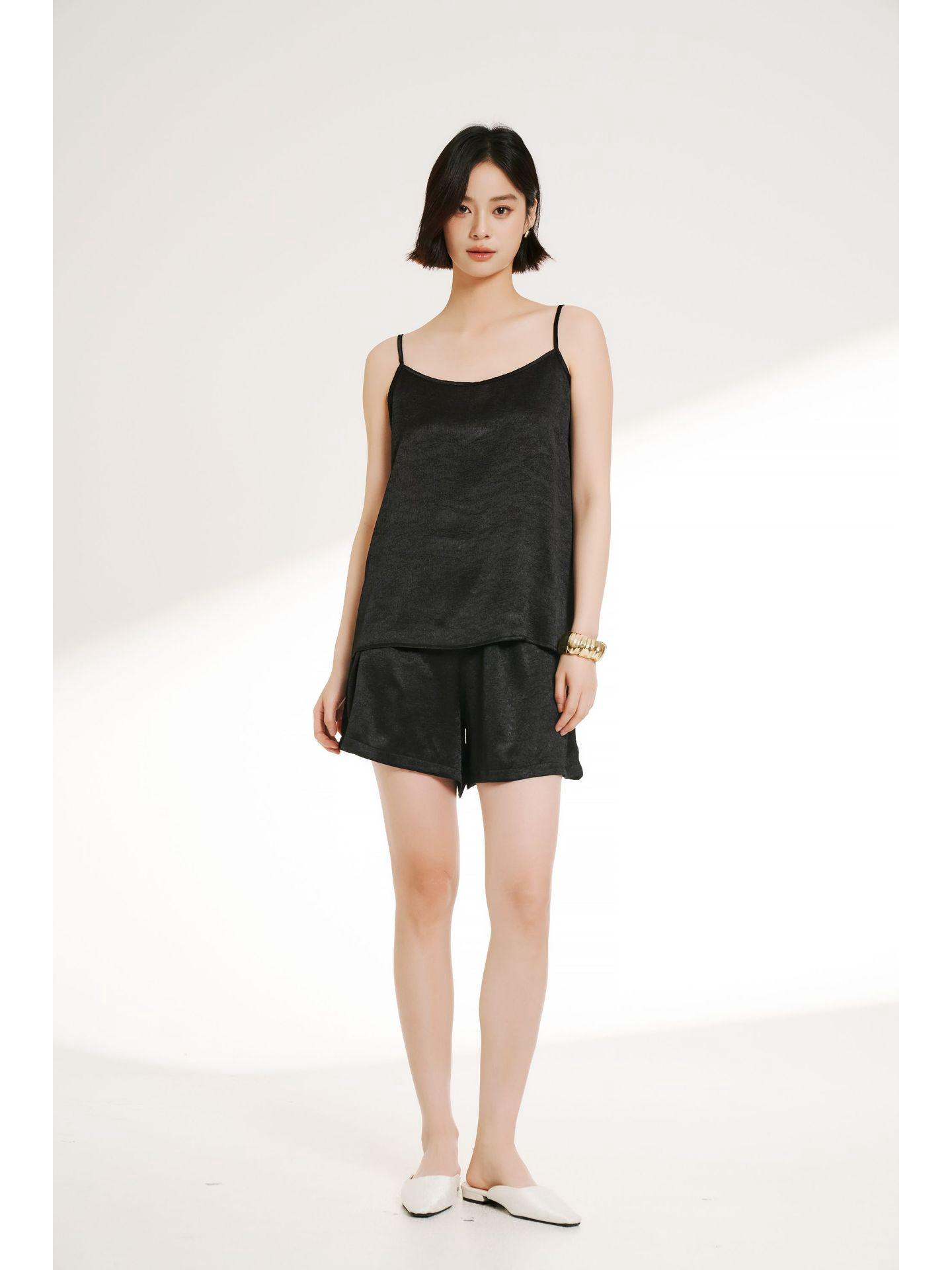 

Women s Gold Foil Sleeveless Strappy Top - Elegant Summer Wrinkled Base Layer One Size