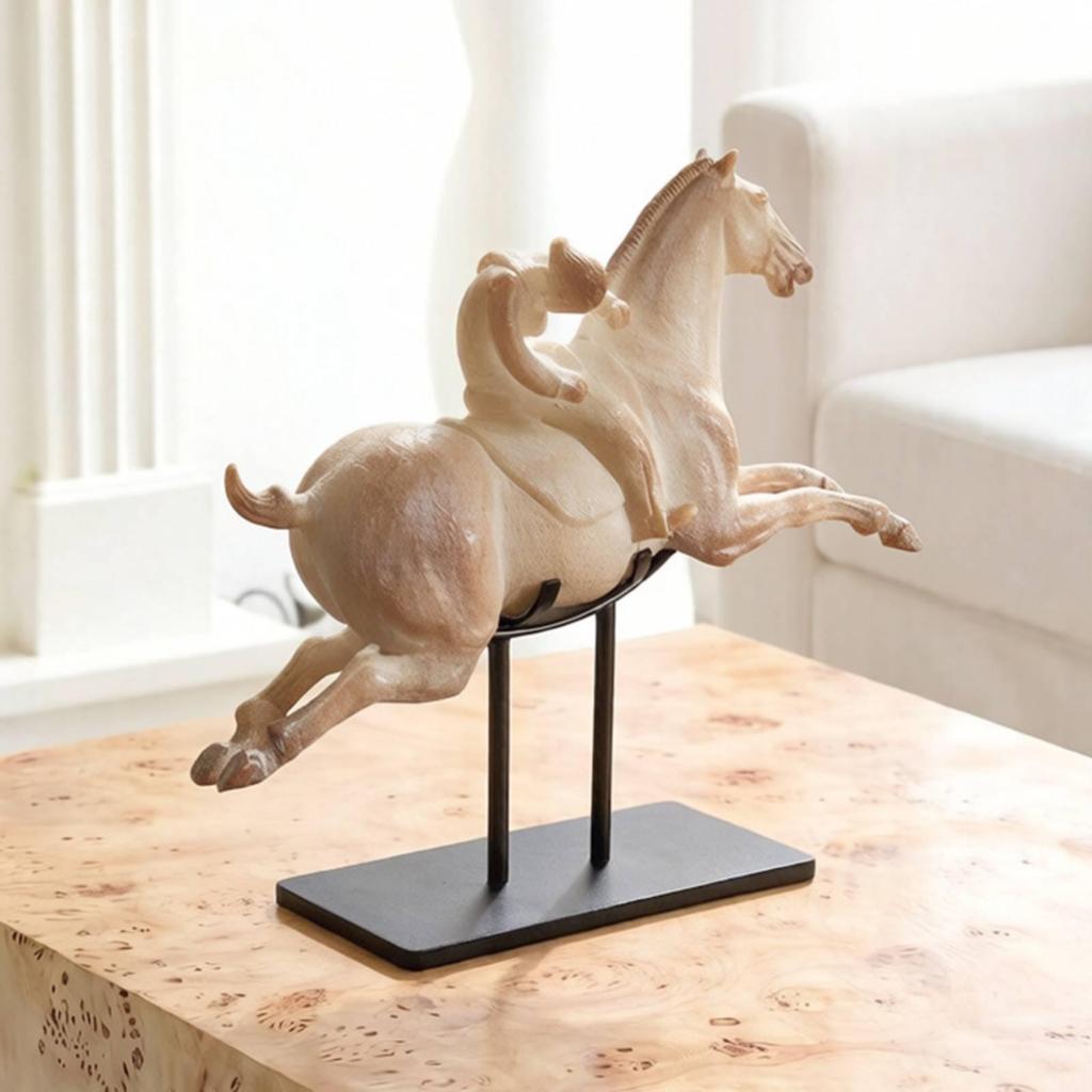 Scultura Cavallo Rampante Finitura Testurizzata Statua su Supporto Aspetto Intagliato Decorazione per la Casa