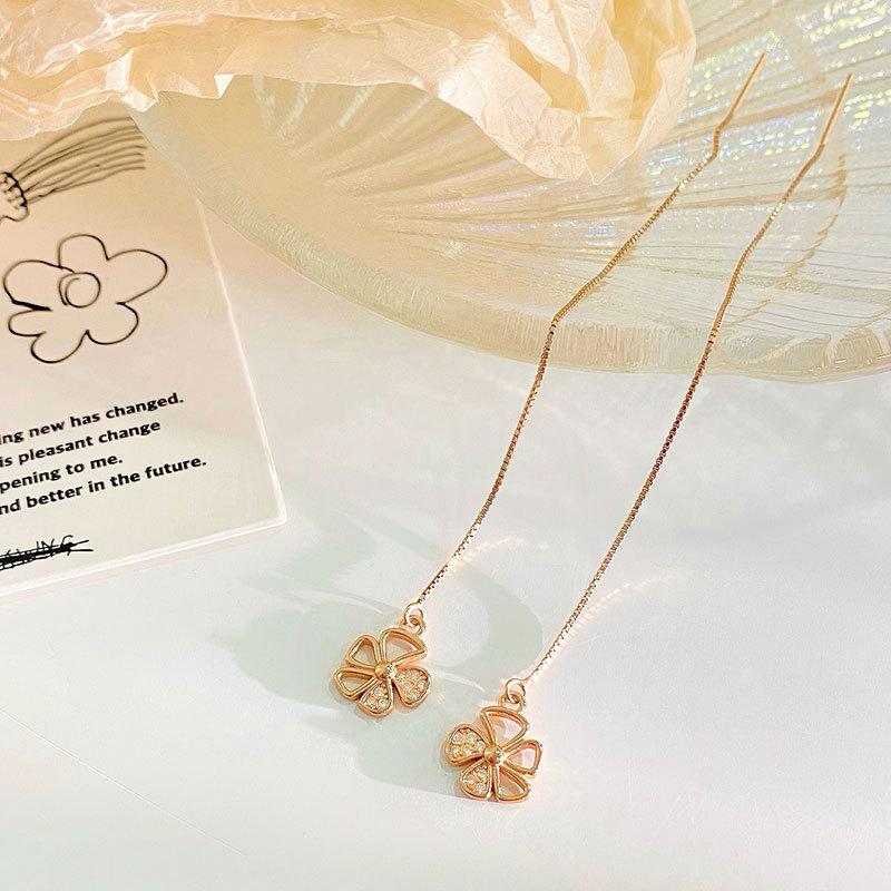 

Инкрустированные бриллиантами цветочные серьги Изысканный легкий роскошный темперамент Ниша Милая леди Длинный взгляд Тонкое лицо