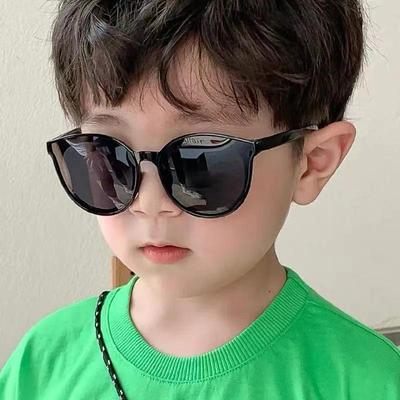 Trendige polarisierte Sonnenbrillen für Kinder: Stilvolle UV-Schutz-Sonnenbrillen für Babys für Jungen und Mädchen.