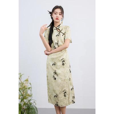 Sancai Übergröße Neues Chinesisches Stil Blumen Qipao Kleid