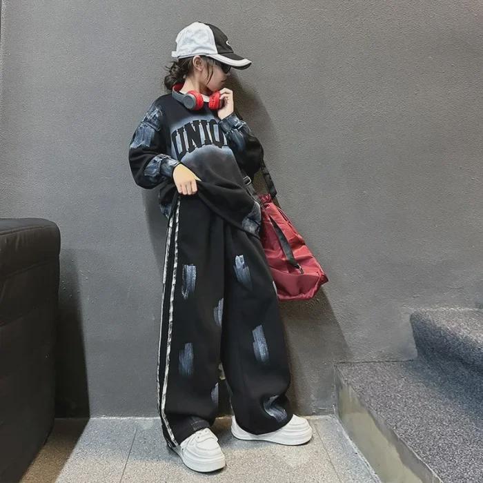 

Корейский повседневный костюм-двойка для девочек: Свободная толстовка с надписью и модные брюки на весну/осень 140 cm чёрный