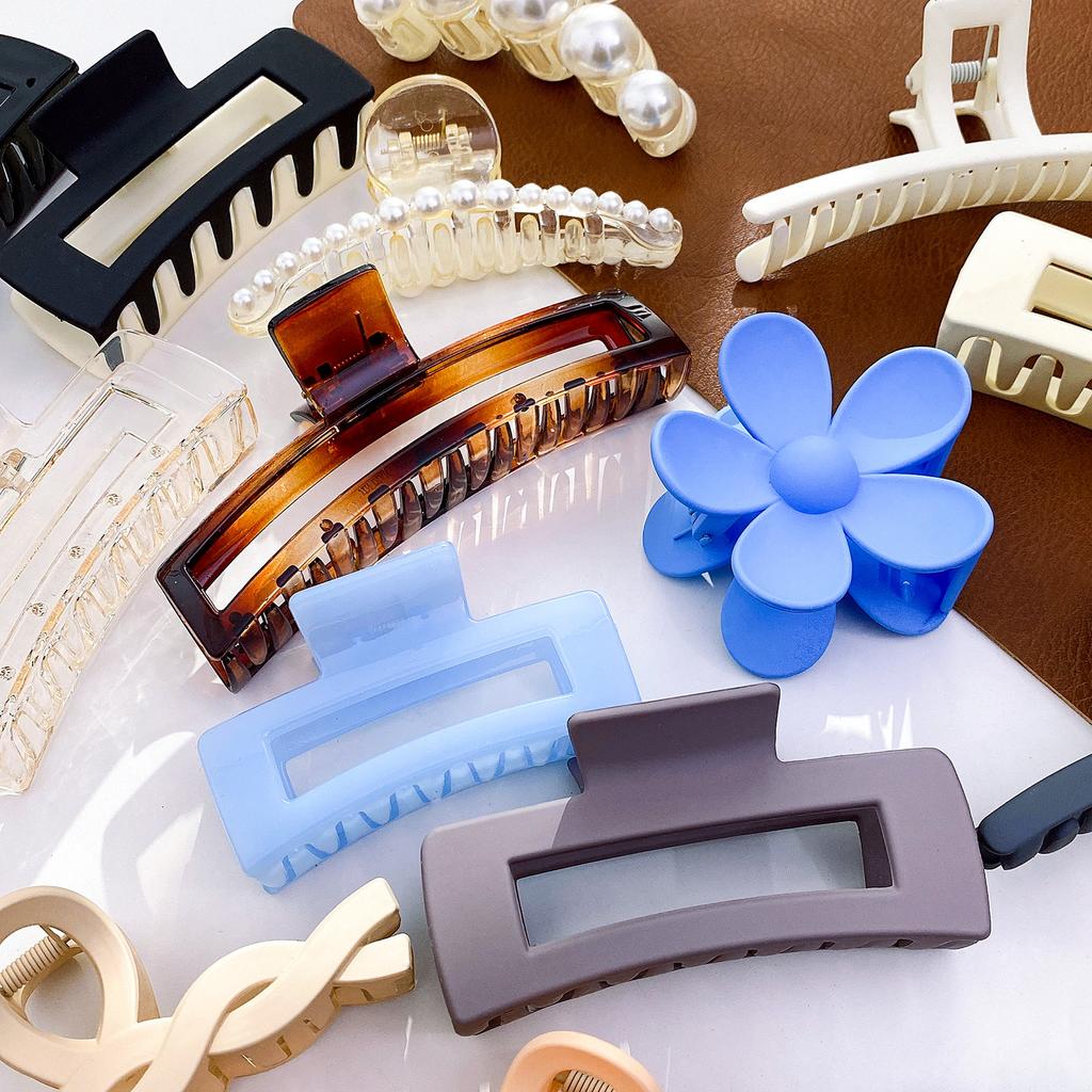 Beautifully Plastic Crafted Hair Claw Clips With Elegant Shapes And Vibrant Colors For Every Hairstyle Needs