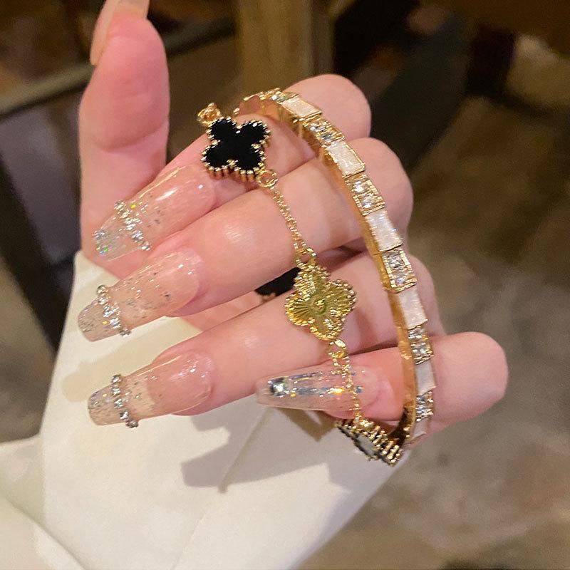 

2 шт. На вид дорогой бамбуковый браслет женский легкая роскошь лазерный четырехлистный клевер старший темпераментный браслет