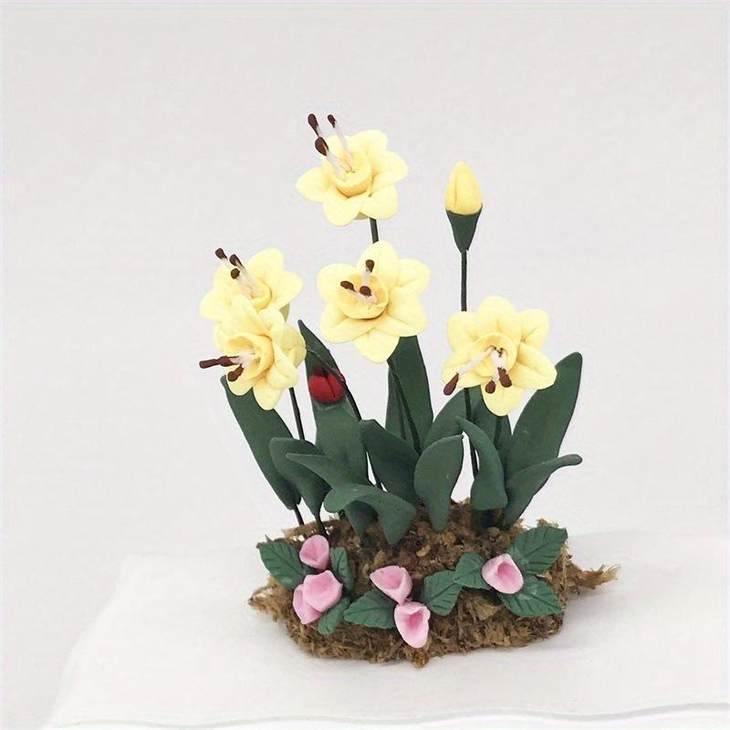 1pcs 1:12Resin Yellow Painting Crafts Miniature Scene Ornaments Pocket Furniture Arrangement Garden Scene Flowers and Greenery Potted Plants