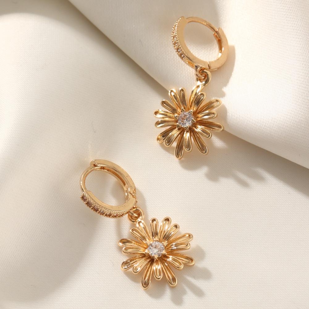 Flower Shape Dangle Earrings for Women 2025 New Golden Zirconia Drop Earring Ladys Wedding Party Jewelry Accessories