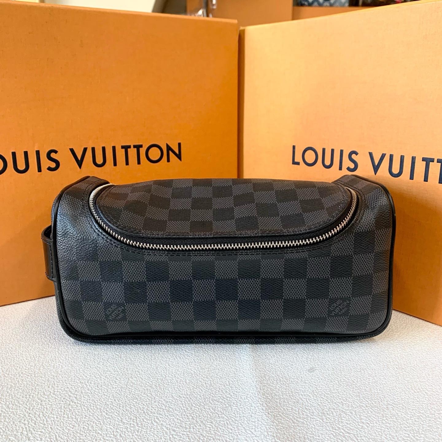 [Pre-Owned] Checkered Canvas Toiletry Bag - Very Good #VXH8WR ONE SIZE