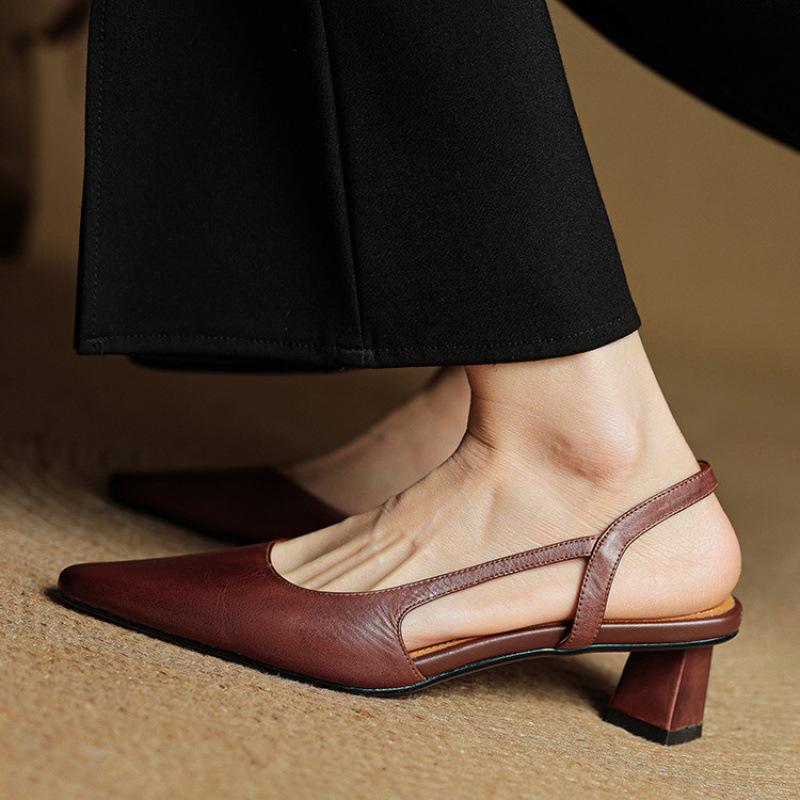 

Летние туфли большого размера на мягкой подошве из говяжьей кожи, повседневные сандалии с закрытым носком, кожаные повседневные однотонные сандалии с острым носком, новые пустые сандалии для женщин 40 коричневый