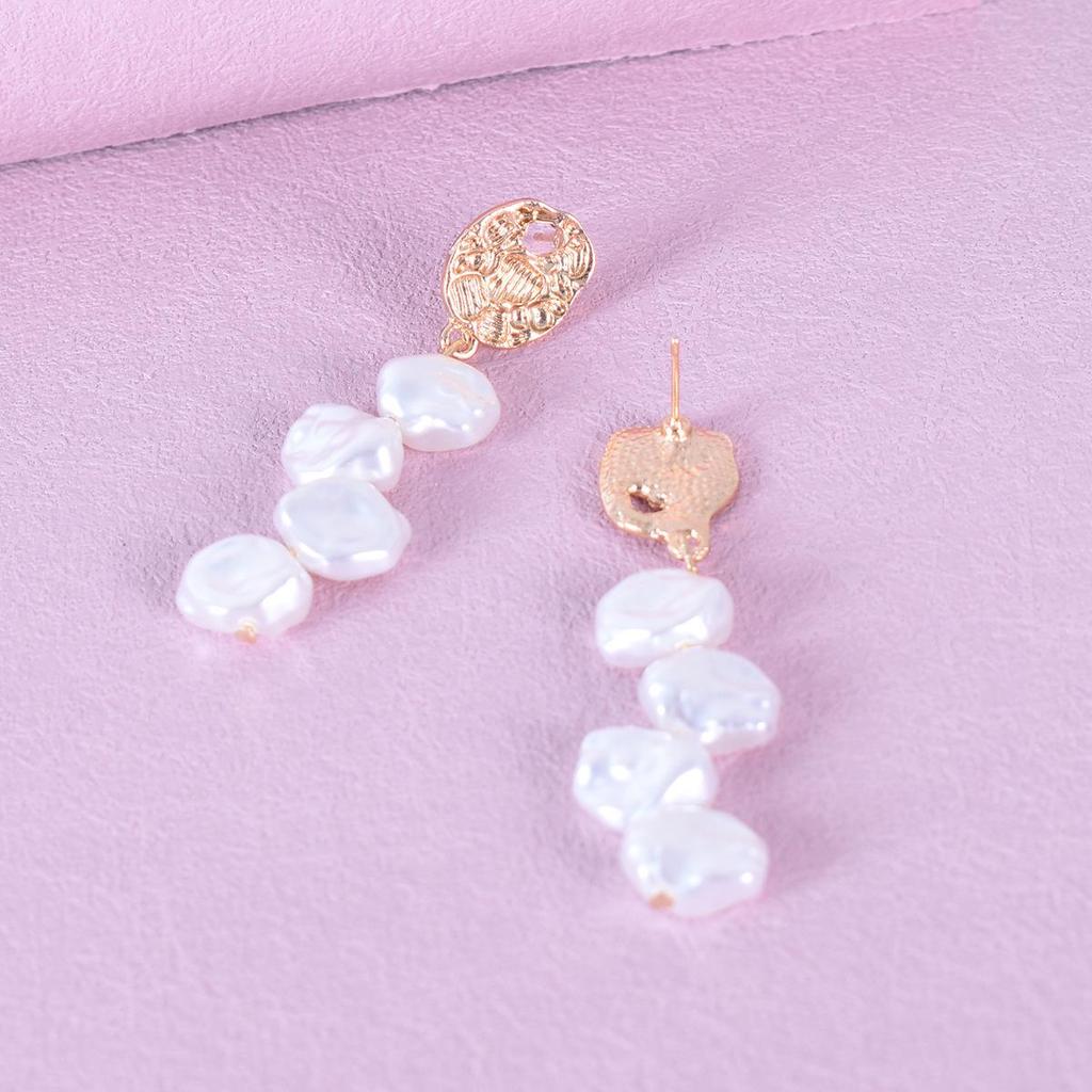 Qifu Baroque Pearl Pleated Earrings: Luxurious Stud and Dangle Design