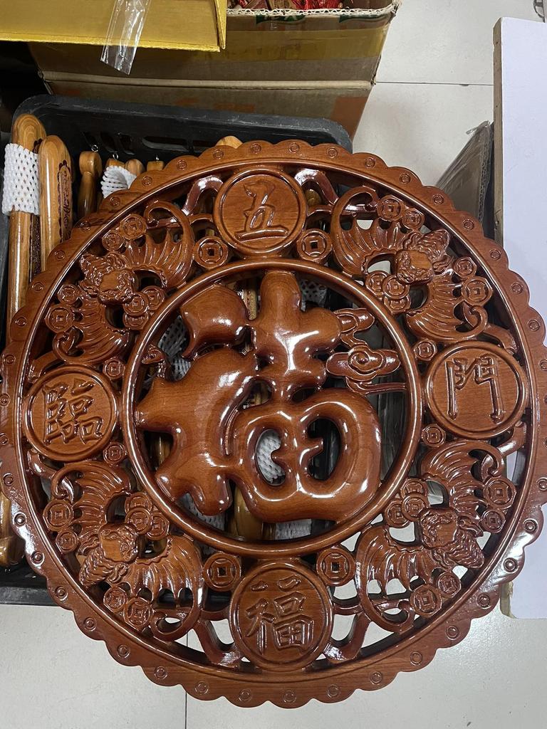 Peach Wood Fu Character Door Hanging: Chinese Knot Pendant, Feng Shui Housewarming Ornament for Living Room