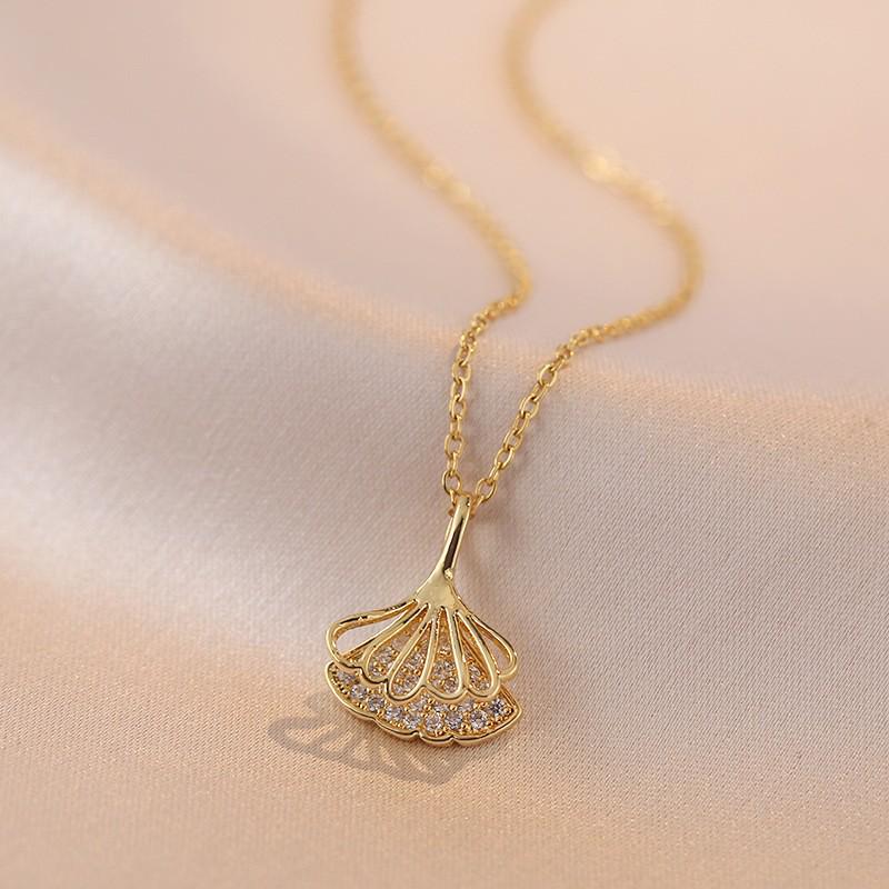 Women's Fashion Heart Pendant Necklace - Elegant, Simple Design, Versatile Clavicle Chain Jewelry