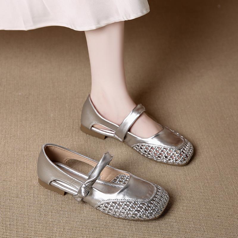 2025 New Women's Round Head Fashion Versatile Summer Retro Single Shoes Roman Sandals Women's Hollow Breathable Sandals