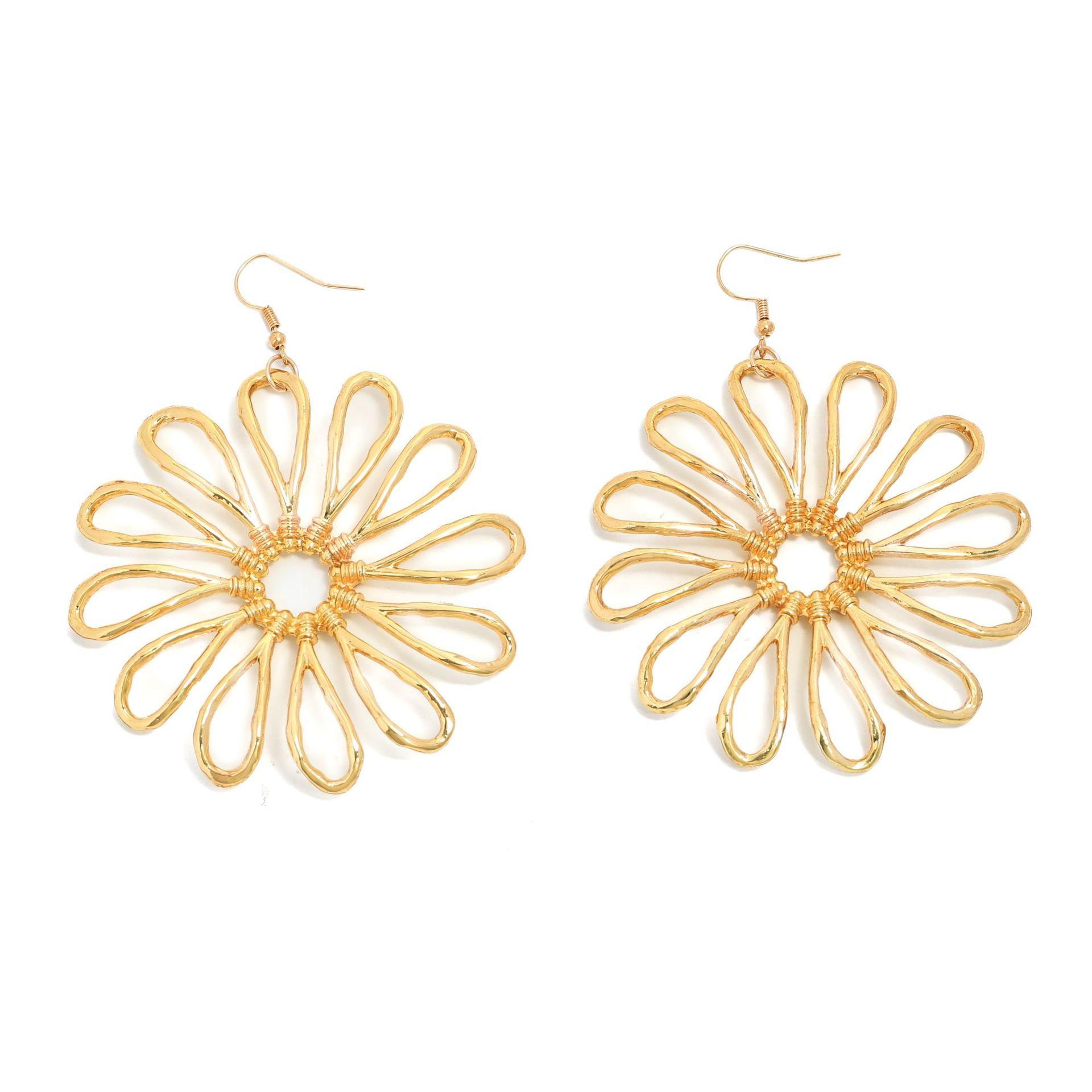 Jewelry E-commerce Supply Gold Metal Hollow Flower Earrings Collar Set Necklace Earrings