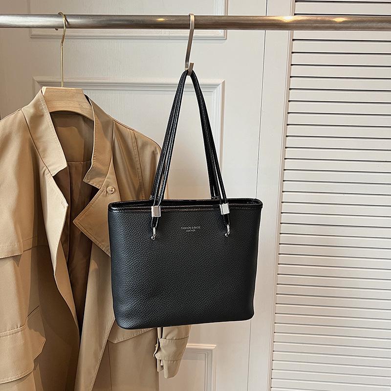 

2025 Women s Large Capacity Simple Crossbody Tote - Single Shoulder & Commuter Bag чорний