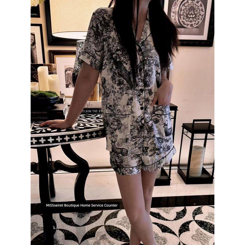 

Dijia Accessible Luxury ~ Pink Bottom Beast Picture Artificial Silk Satin Pajamas Suit Women s Three-Piece French Style Home Wear with Eye Mask Ink white background S