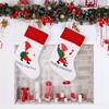 Entzückender Weihnachtsstrumpf mit rotem Besatz mit Weihnachtsmann- und Baumdesign für festliche Feiertagsdekoration
