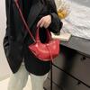 Niche handbag, early spring new women's bag, high-end retro shoulder bag, simple commuter messenger bag