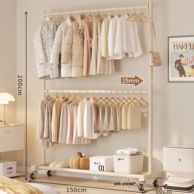 Platzsparender doppelstöckiger Kleiderständer mit Rädern