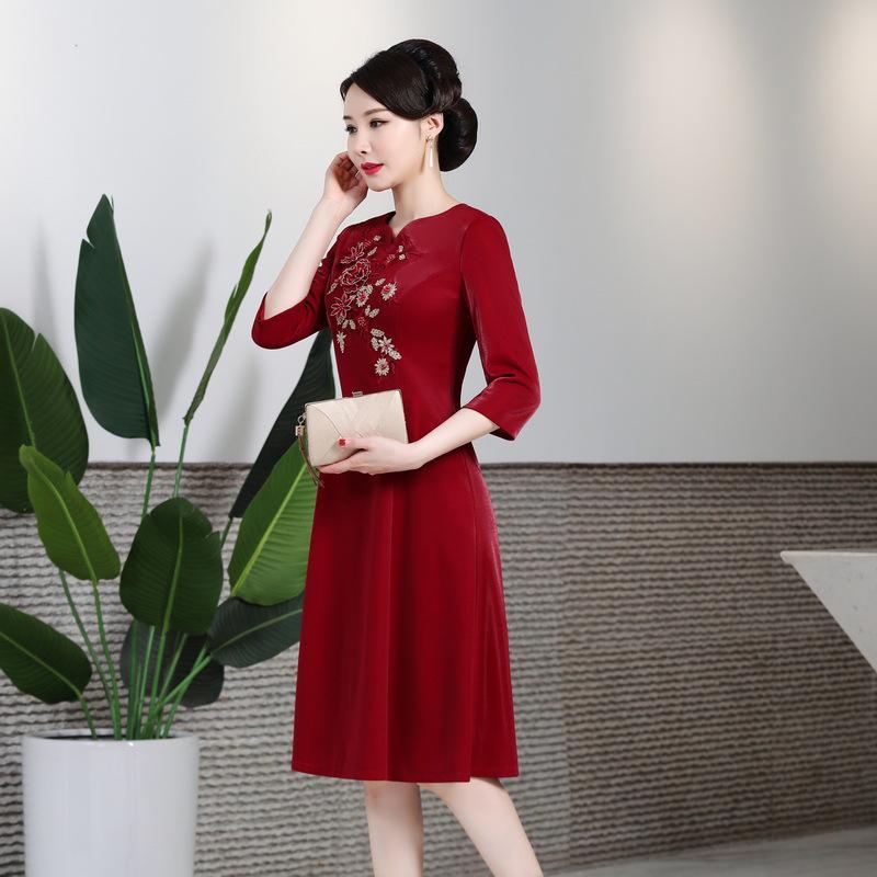 2021 Autumn Retro Mid-Length Dress for Middle-Aged & Elderly Mothers - Youthful Mid-Sleeve Style for Wedding Toast