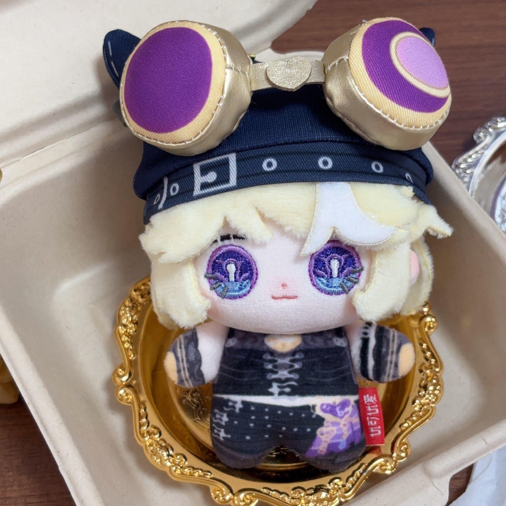 10cm Spiel Identity V Mechaniker Schlosskern Kuscheltier Plüschtier Tracy Reznik Rucksack Anhänger Schlüsselanhänger Puppe Plüschtiere Weihnachtsgeschenke