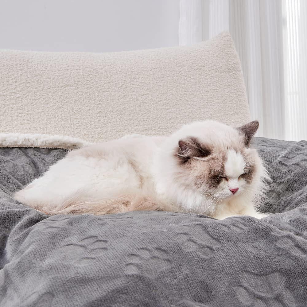 Pet Waterproof Sherpa Blanket - Paw Print Design, All-Season Warmth