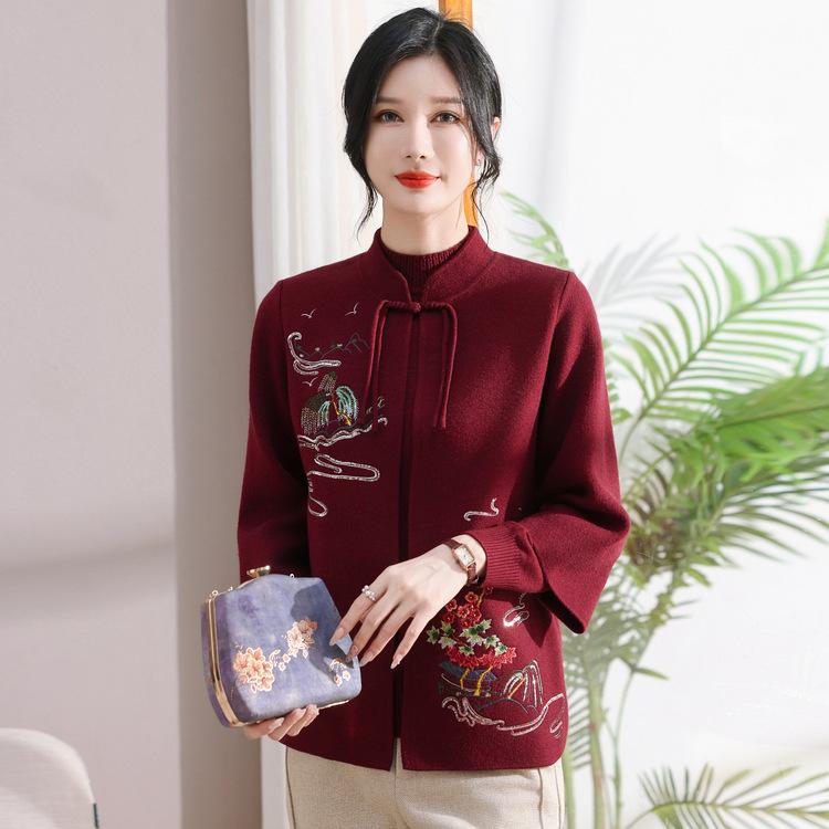 New Middle-aged Mother Spring and Autumn Knitted Sweater Cardigan Coat Western Style Middle-aged and Old Women Autumn Temperament Two-piece Suit