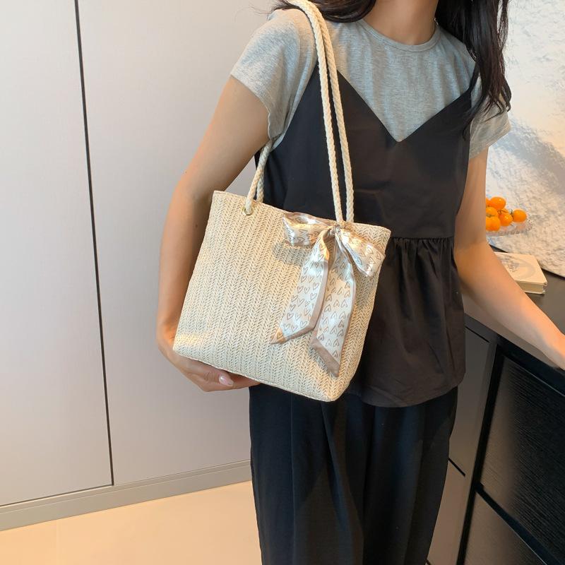 Woven small bag 2025 new trendy straw women's bag shoulder bag large capacity commuting versatile underarm tote bag