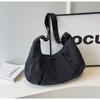 Japanese pleated large-capacity solid-color messenger bag female commuter nylon cloth dumpling bag student class leisure shoulder bag