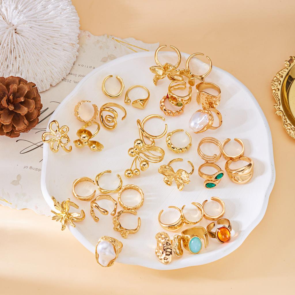 Creative Luxury Flower Geometric Pearl Rings Collection for Women Shiny Alloy Open Stackable Rings Party Jewelry Accessories