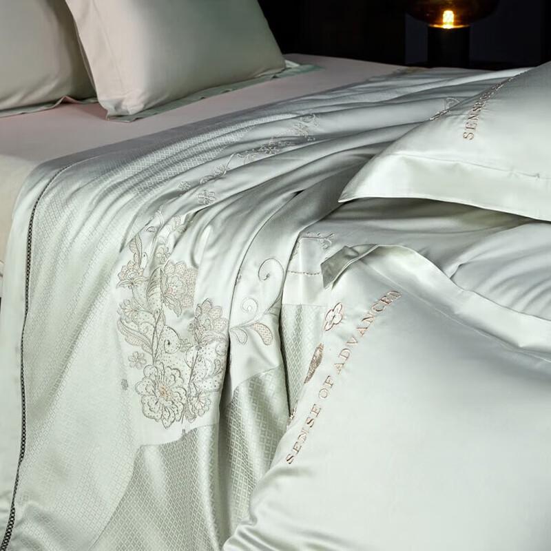 Hongdou Tussah Silk Core Embroidered Quilt