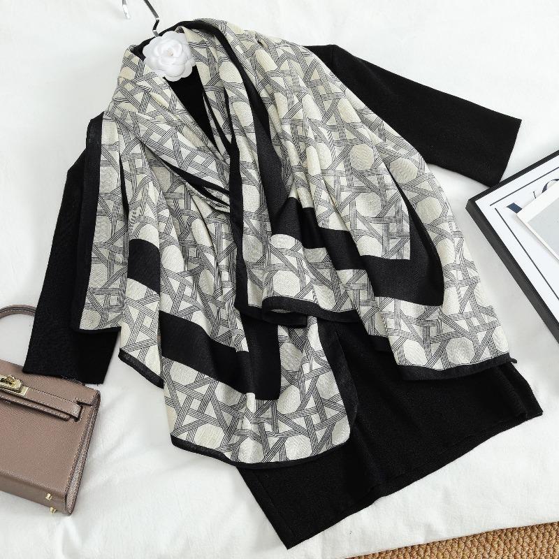 Women's simple rattan grid printing silk scarf, simple and versatile photo scarf, autumn and winter cold-proof and warm scarf