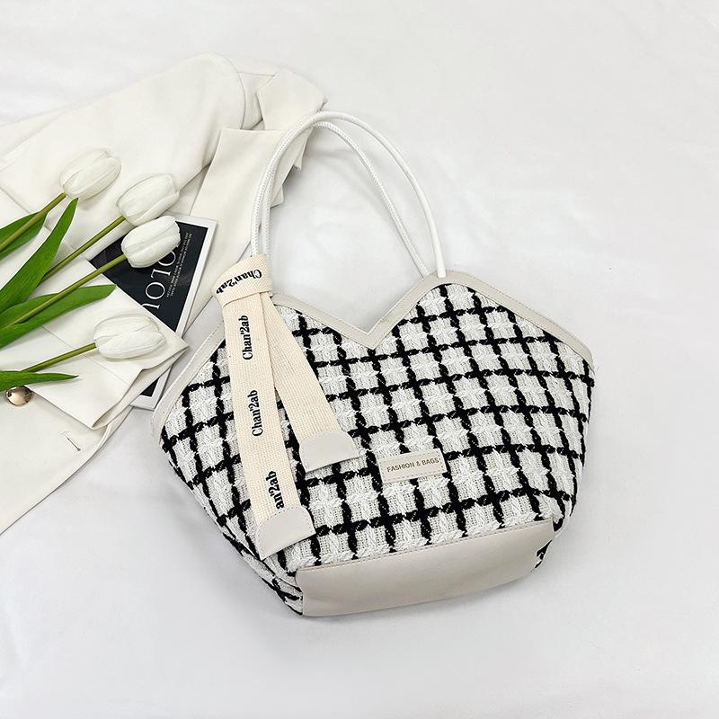 

Large capacity bag 2025 casual summer texture beautiful class commuter bag foreign style trend fashion tote bag білий