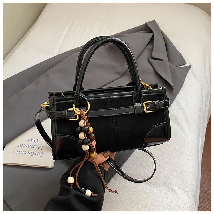 Simple Retro Fashion Messenger High Value 2025 Autumn New Baguette Bag Large Capacity Shoulder Small Square Bag Foreign Style