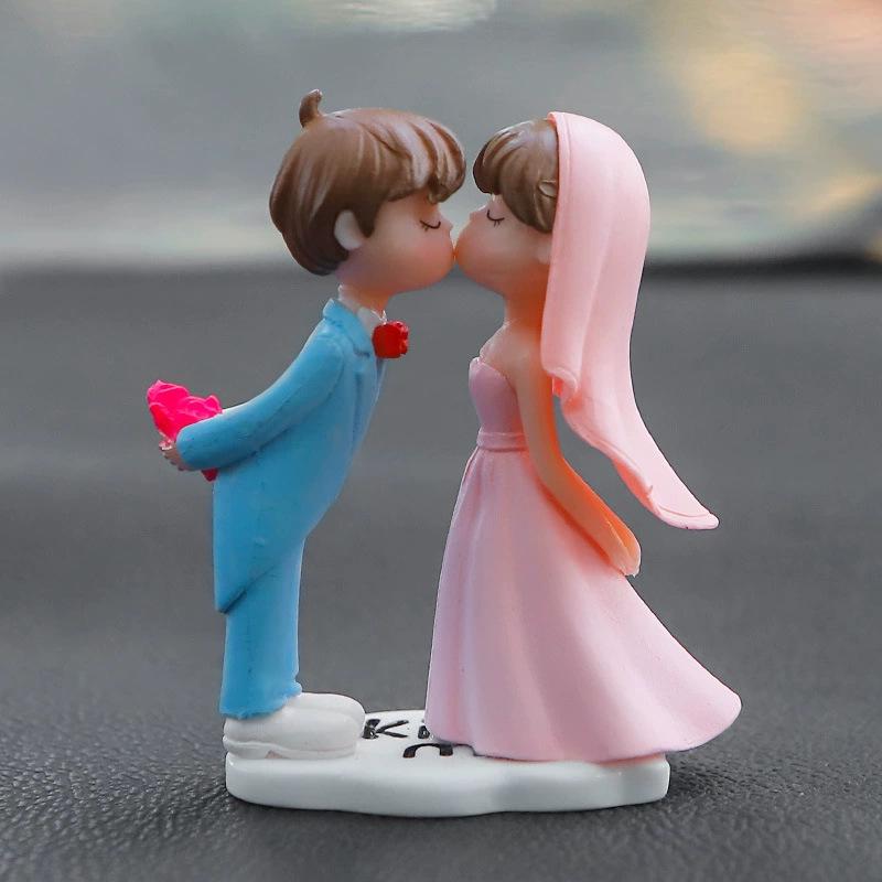 Cute Couple Figurines: Cartoon Car Décor & DIY Accessories