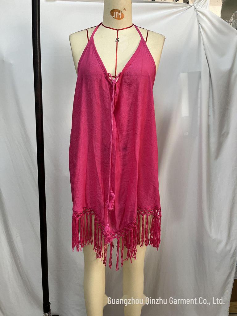 Letnia narzutka na bikini z frędzlami – jednokolorowa sukienka na wakacje na plaży