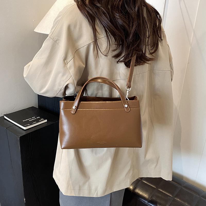 Fashion casual tote bag women's autumn and winter new retro large-capacity shoulder bag textured underarm bag
