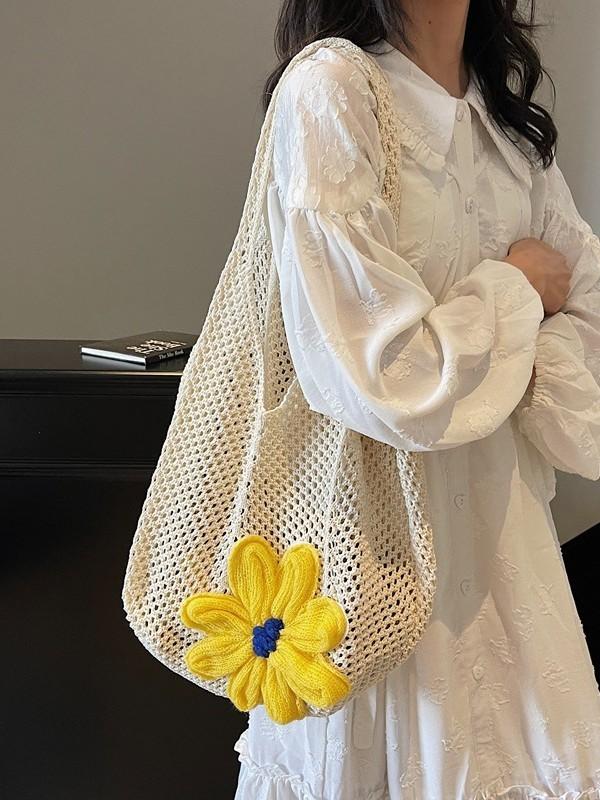 Minimalist Straw Tote Bag For Women With Flower Embellishments For Casual Day Out
