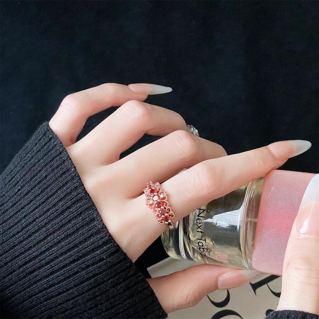 

Vintage Rose Gold Open Crown Flower Ring Princess Style Niche Design High Personality Red Colored Treasure Ring Adjustable opening