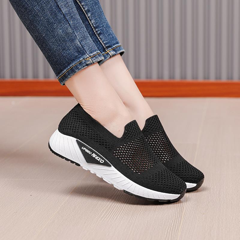 Women's Casual Shoes Fly-woven Shoes Hollow Breathable Sports Shoes Women's Soft-soled Lightweight Cloth Shoes