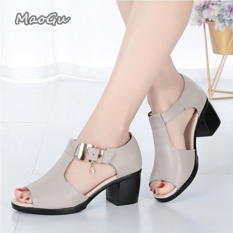 Sandálias Femininas de Verão Peep Toe Sapatos de Mãe Saltos Grossos Salto Alto Feminino Fivela de Metal Antiderrapante Sapatos Femininos Tendência Sandálias De Mulher