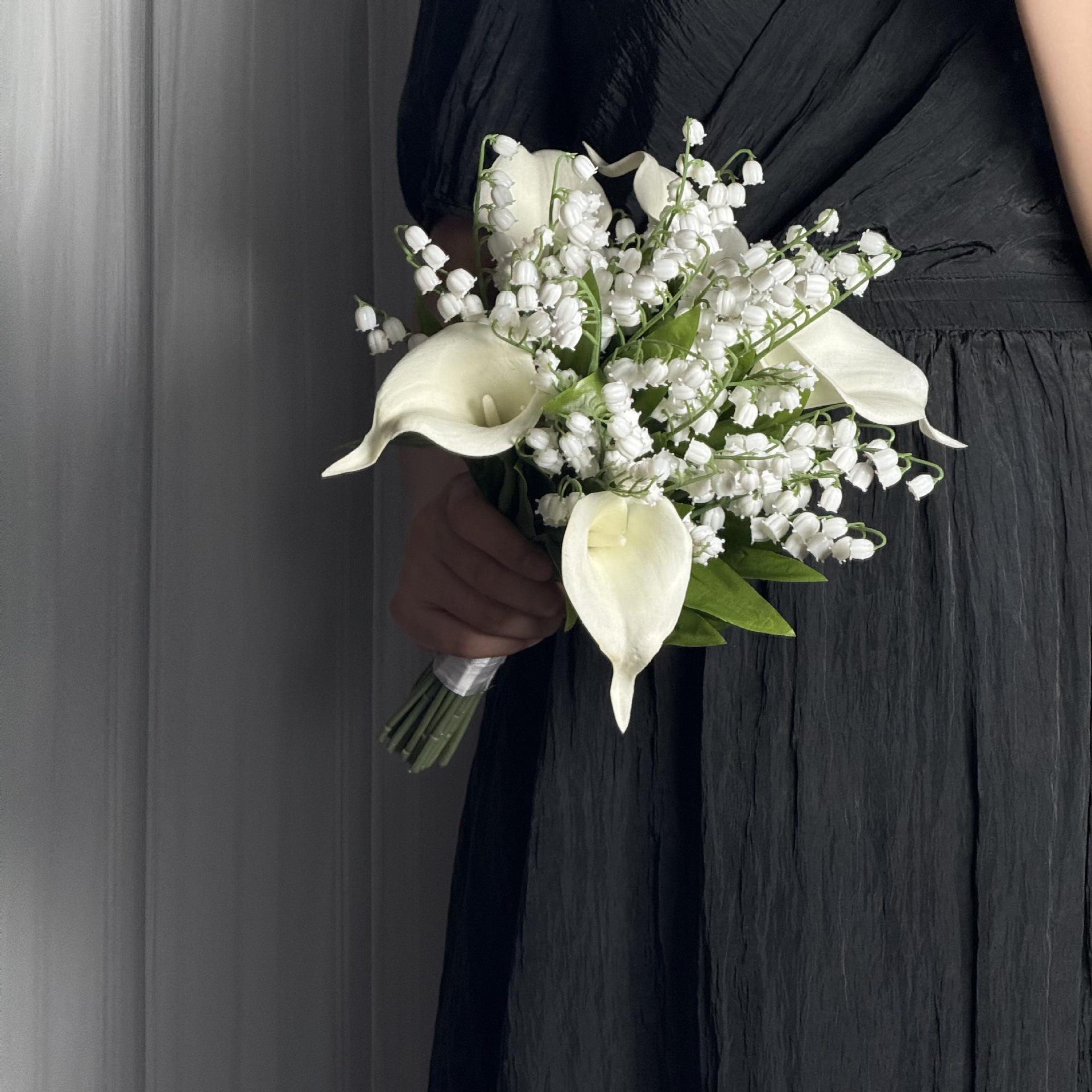 Свадебный букет для невесты - Букет-симуляция для невесты из лилий и роз