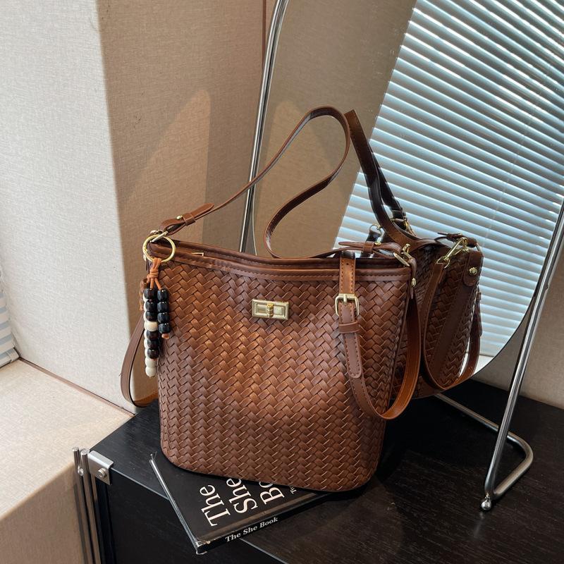 Woven Bucket Bag Bag Women's Fashion Simple Shoulder Messenger Bag Casual Commuter Bag