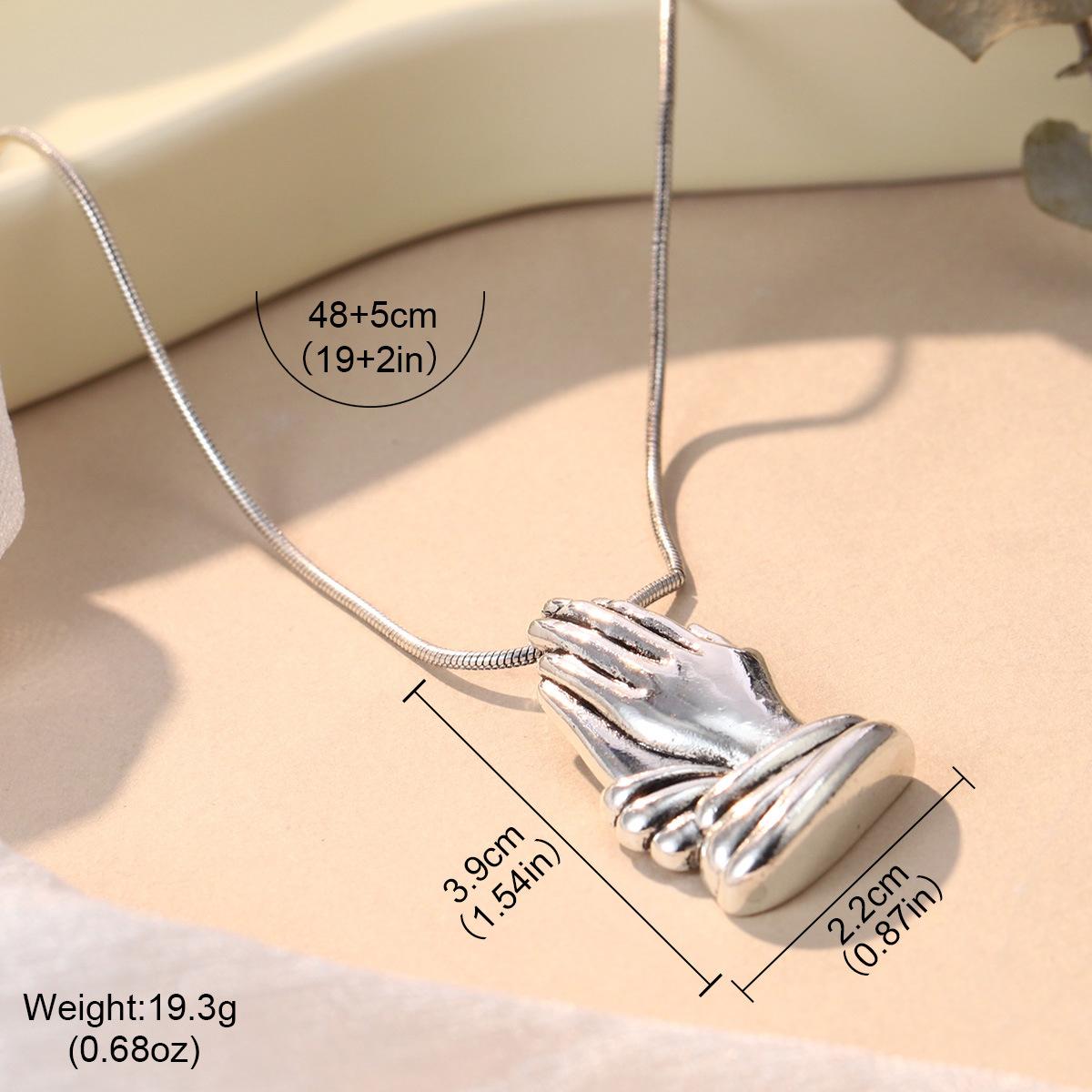 

European and American metal round coin portrait necklace temperament collarbone chain personality fish light luxury item jewelry sweater chain tide