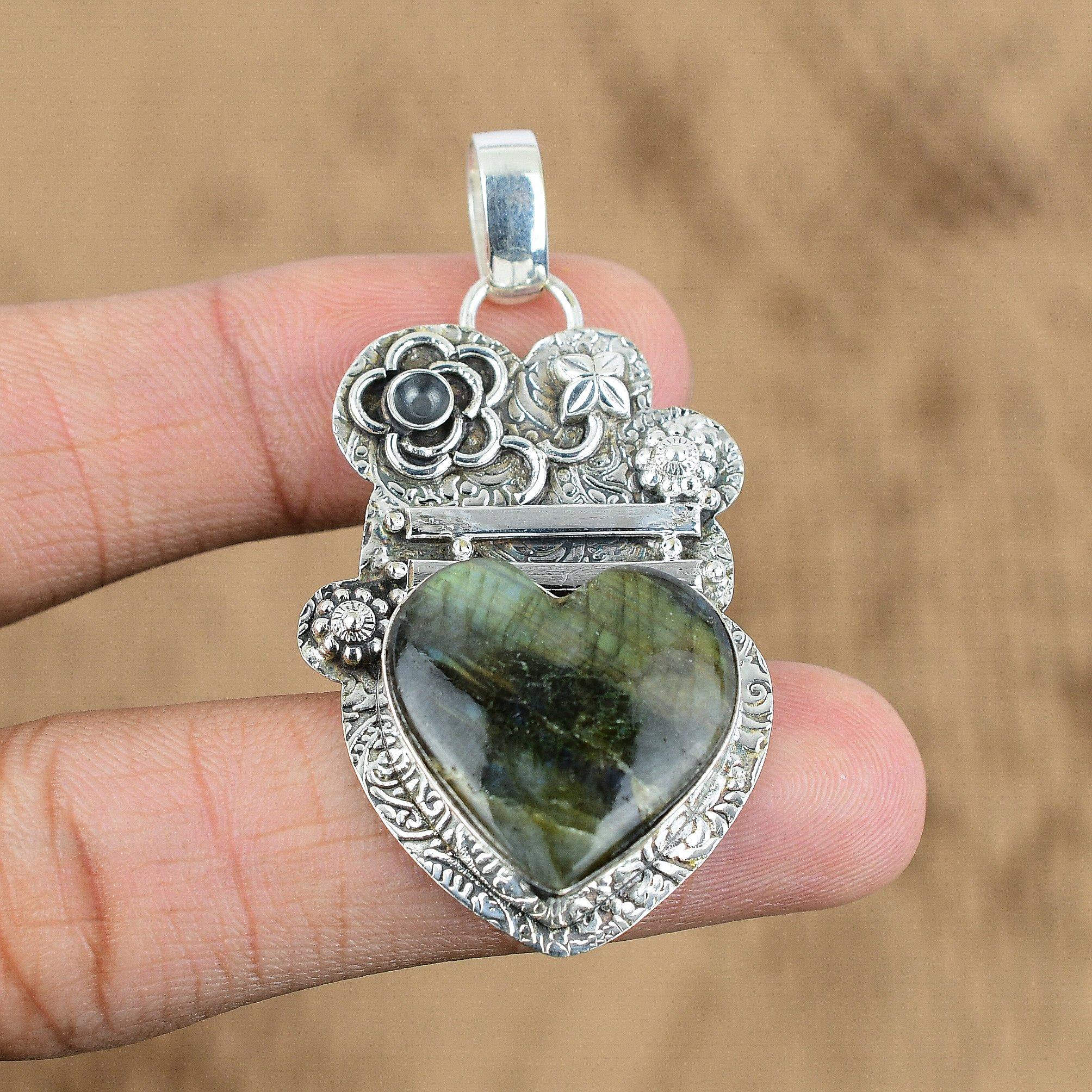 

Natural Labradorite Gemstone Pendant Flower 925 Sterling Silver For Women