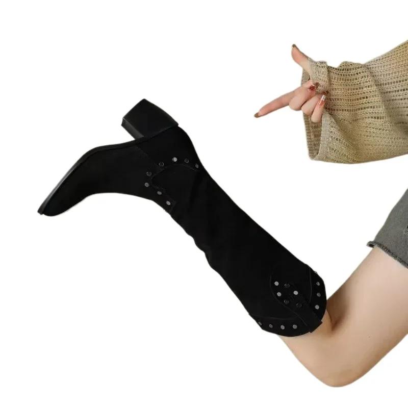 Mode 2024 Frühling und Herbst Modische Damenstiefel Neu Runde Zehenpartie Einfarbig Mittelhoch Absatz Seitlicher Reißverschluss Wildleder Damenhochstiefel