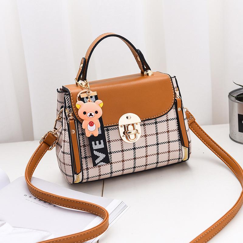 Feminine Style Single Shoulder Bag With Flap Closure Trendy Lock Buckle Design жёлтый